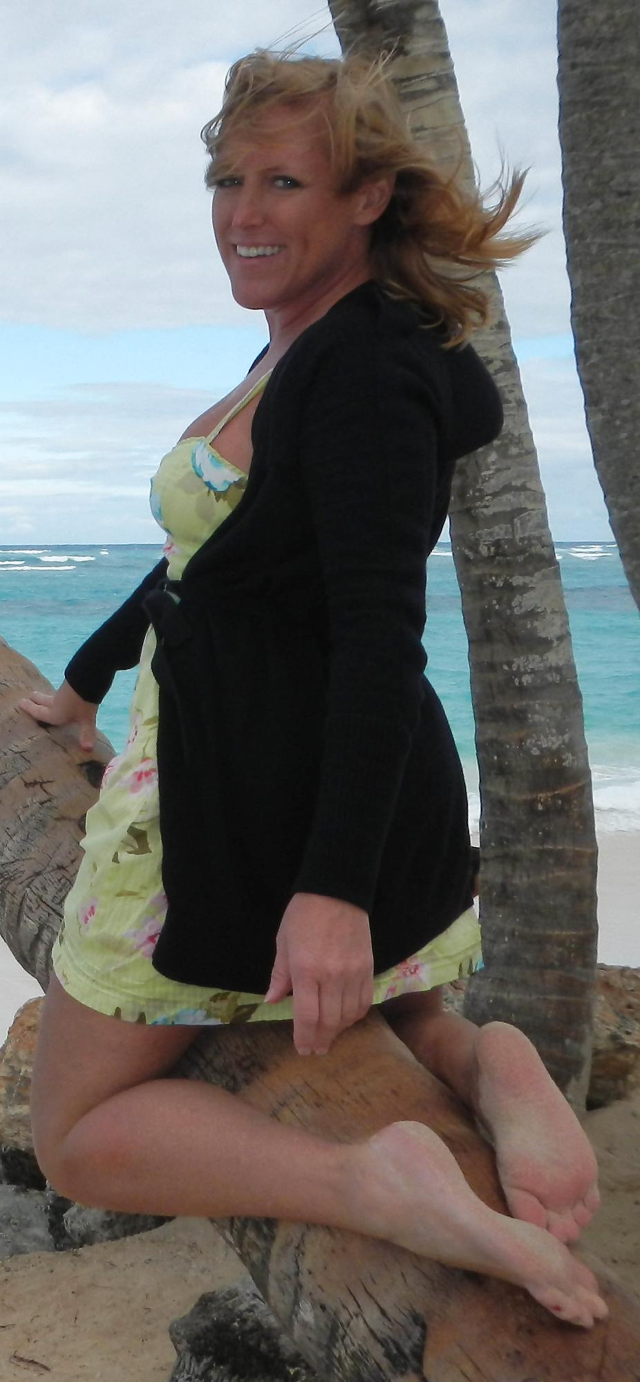 25P Busty Flickr Milf 8 (non-nude)