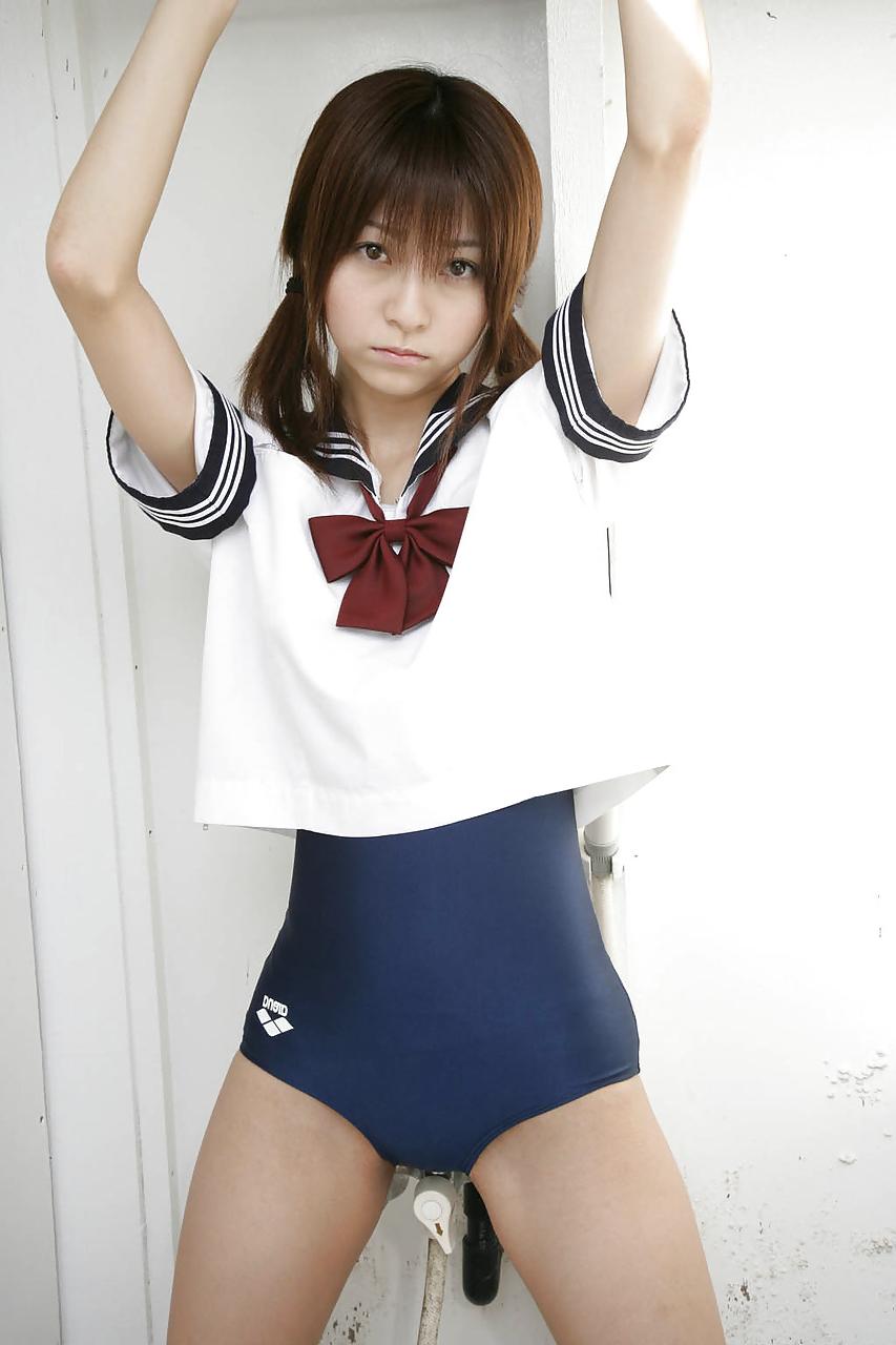 25P Japanese girls in swimsuits 2