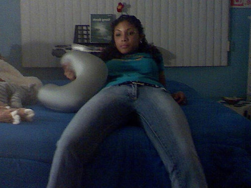 15P Beautiful Selfshot Amateur Showing Off Her Body