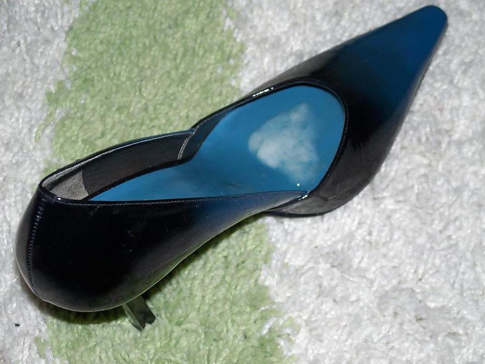 13P Blue Black pump high heels al the way serving us