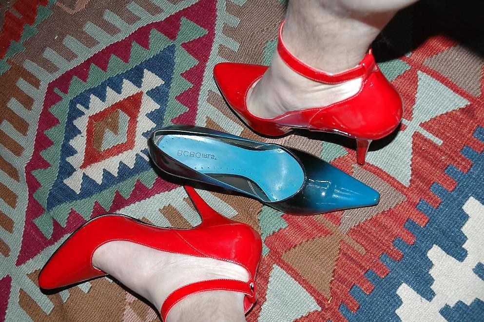 13P Blue Black pump high heels al the way serving us