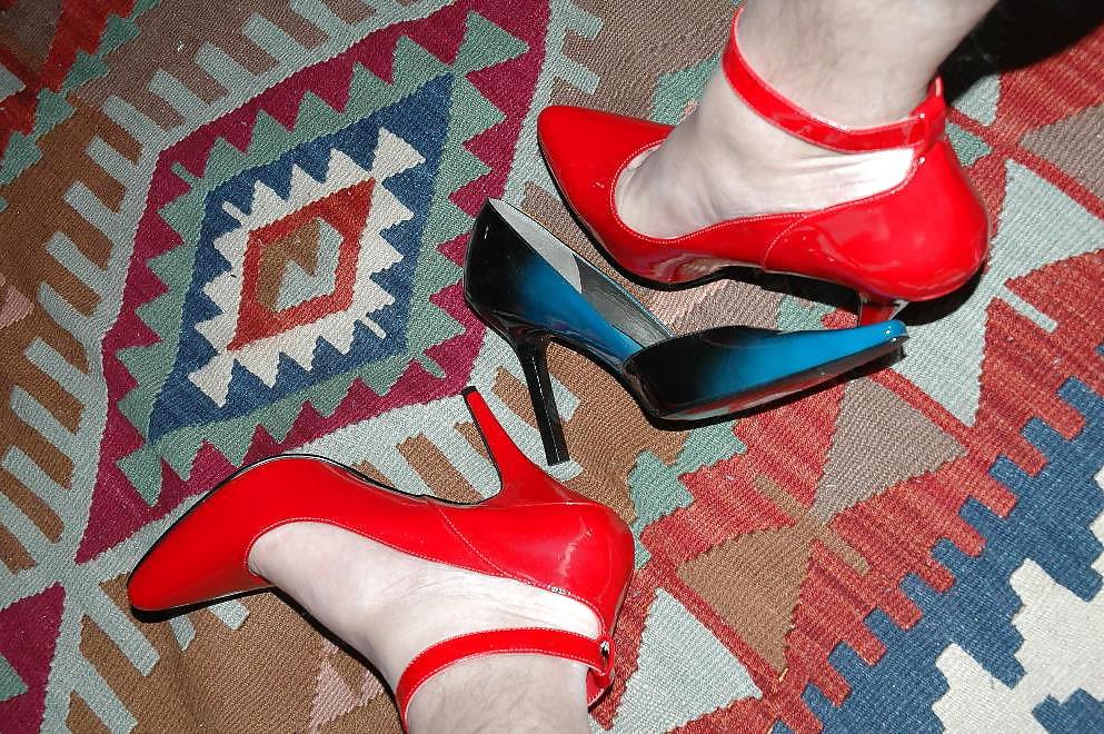13P Blue Black pump high heels al the way serving us