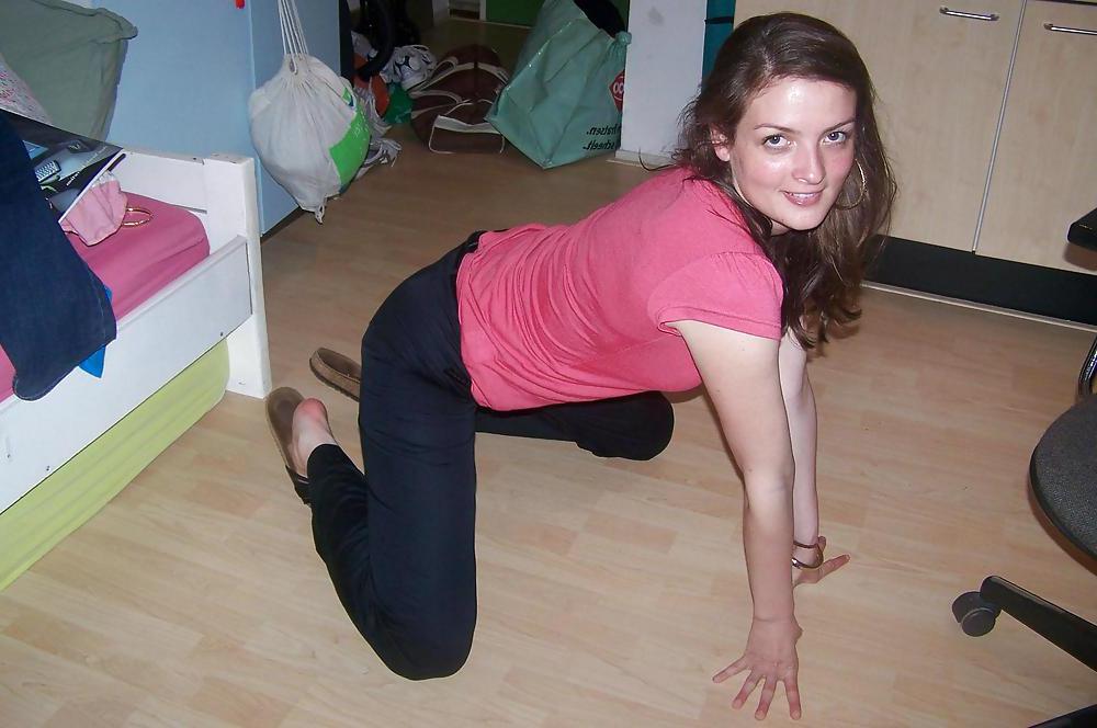 18P Girl flashing her hairy beaver - N. C. 
