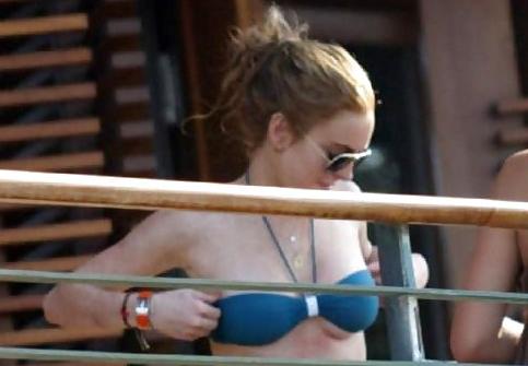 22P Lindsay Lohan ... In Hot Blue Bikini