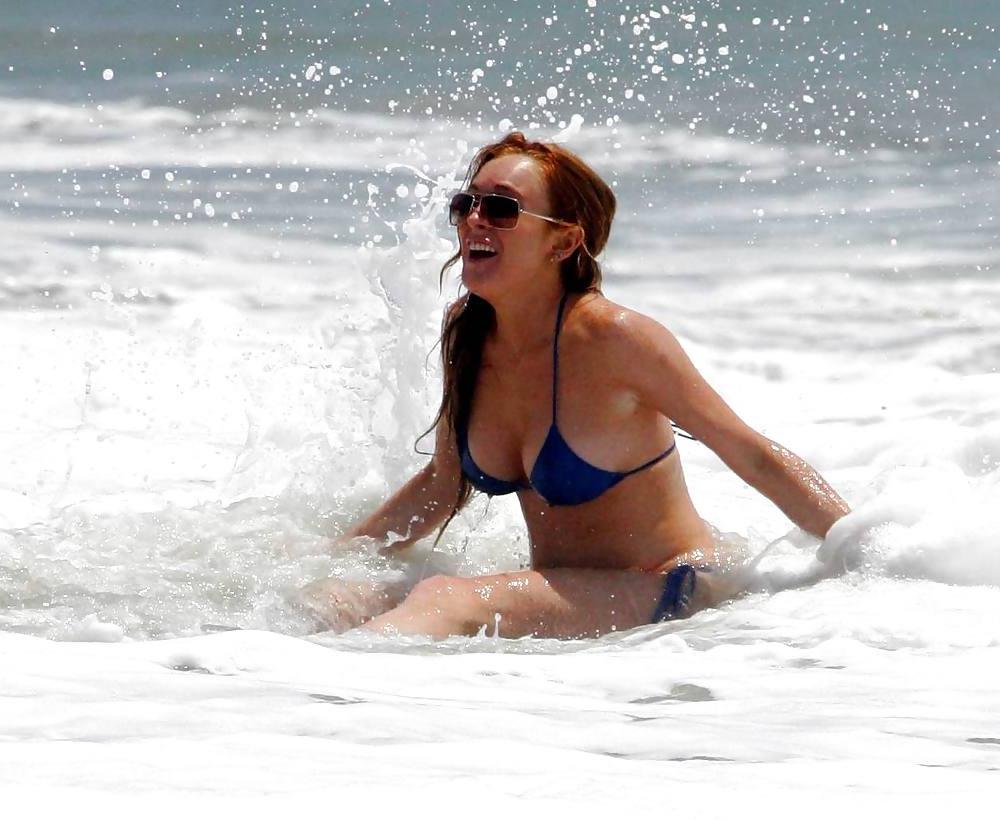 22P Lindsay Lohan ... In Hot Blue Bikini