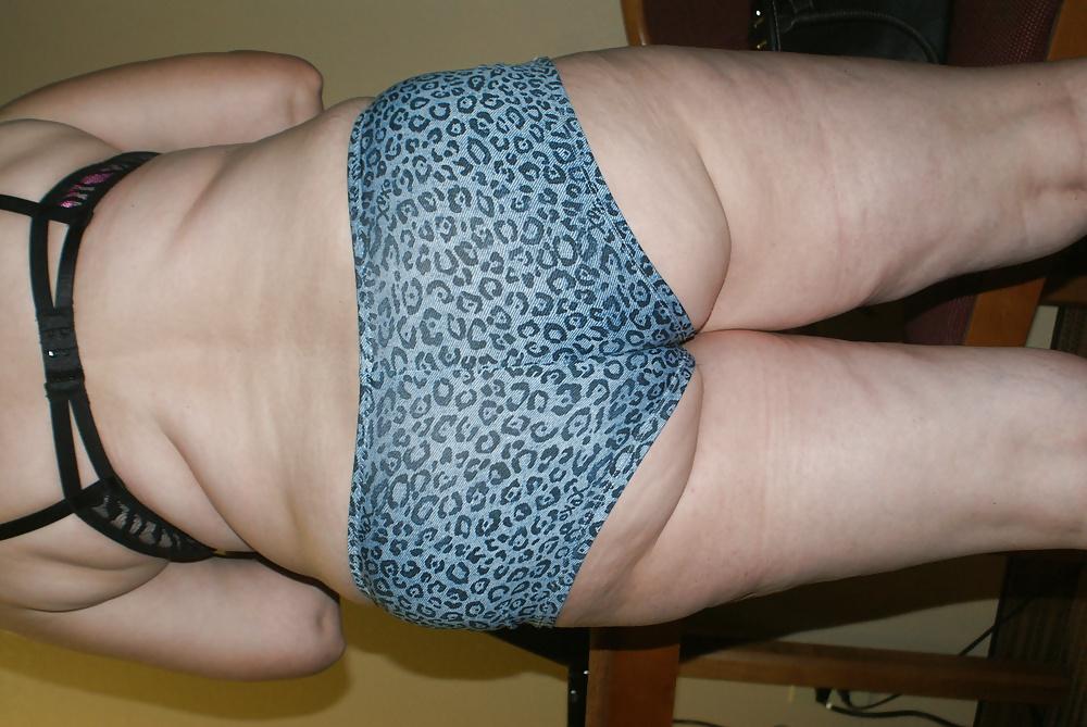 13P Showing my fat  ass to black men