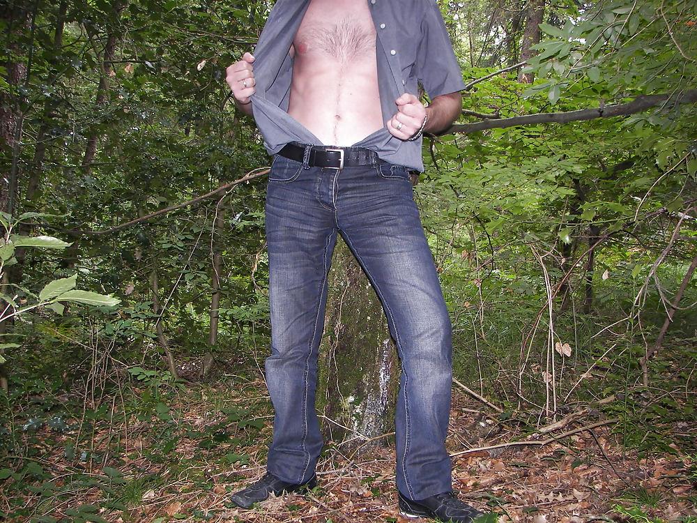 10P Nude in forest