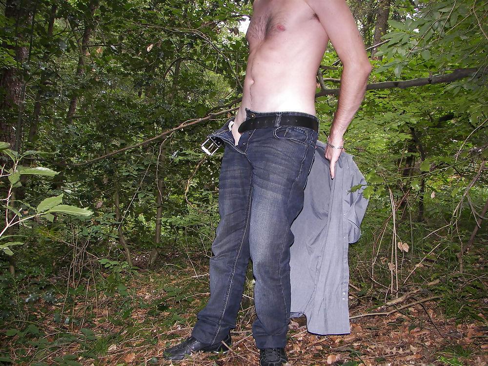 10P Nude in forest