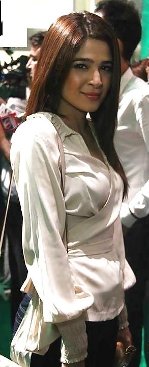 25P Hot Pakistani Slut Aesha, a treat for Big Black Cocks