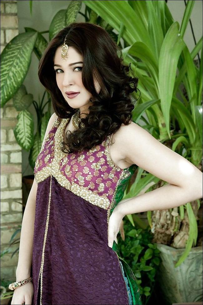 25P Hot Pakistani Slut Aesha, a treat for Big Black Cocks