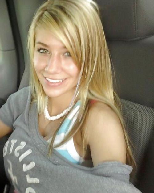 24P Busty Tits & Perfect Body - Hooters Girl, Danielle Houghton 