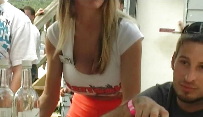 24P Busty Tits & Perfect Body - Hooters Girl, Danielle Houghton 