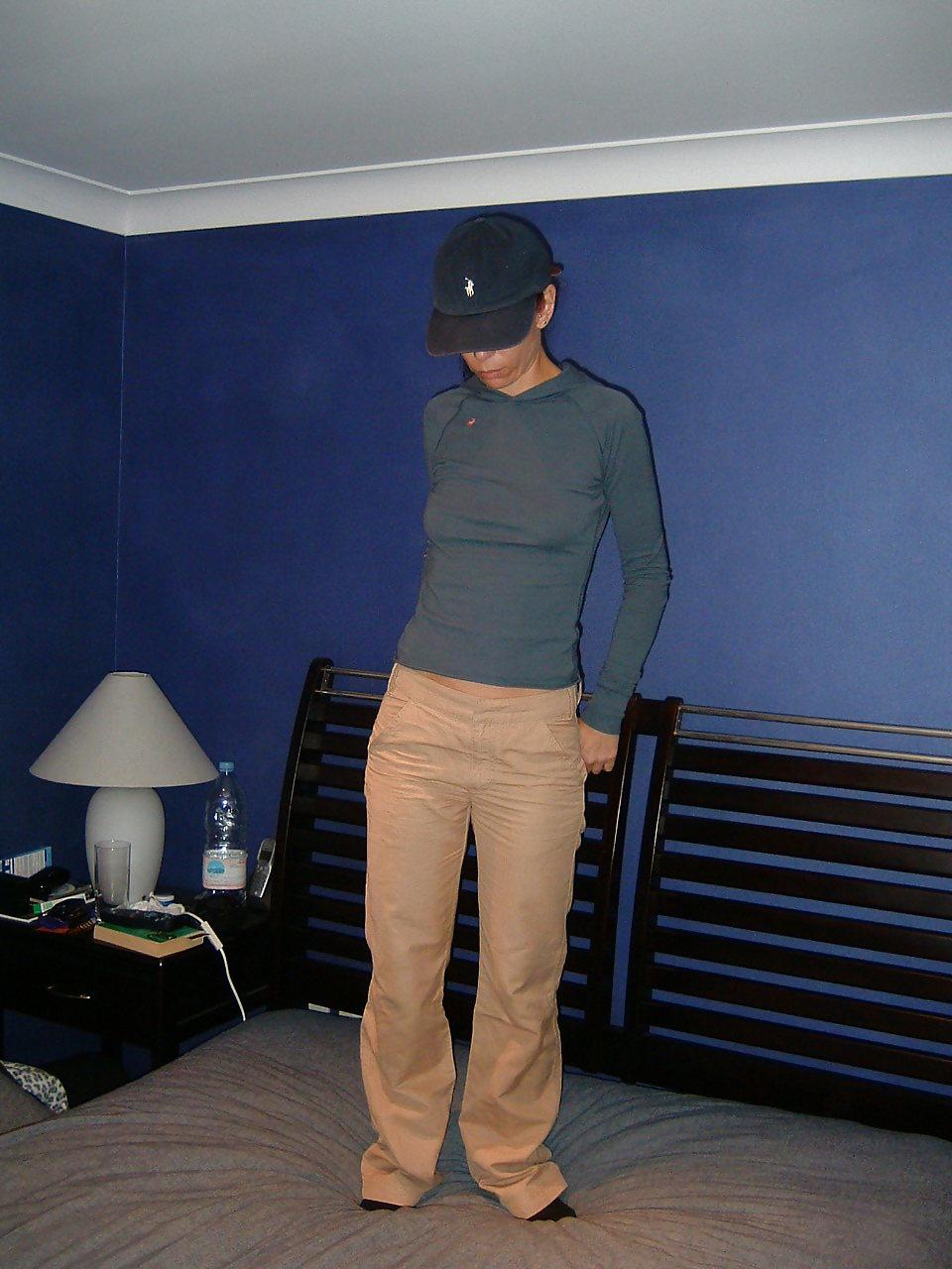 20P Nice body!...blue walls