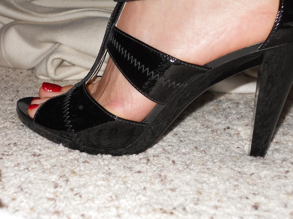13P Footjob in the card