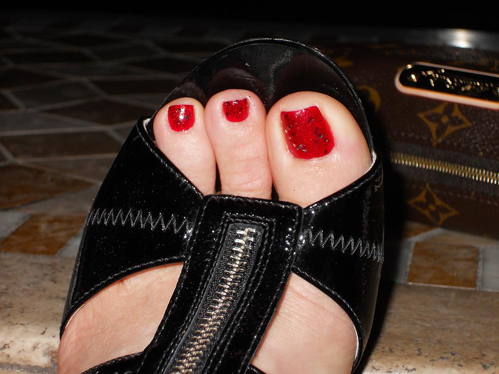 13P Footjob in the card