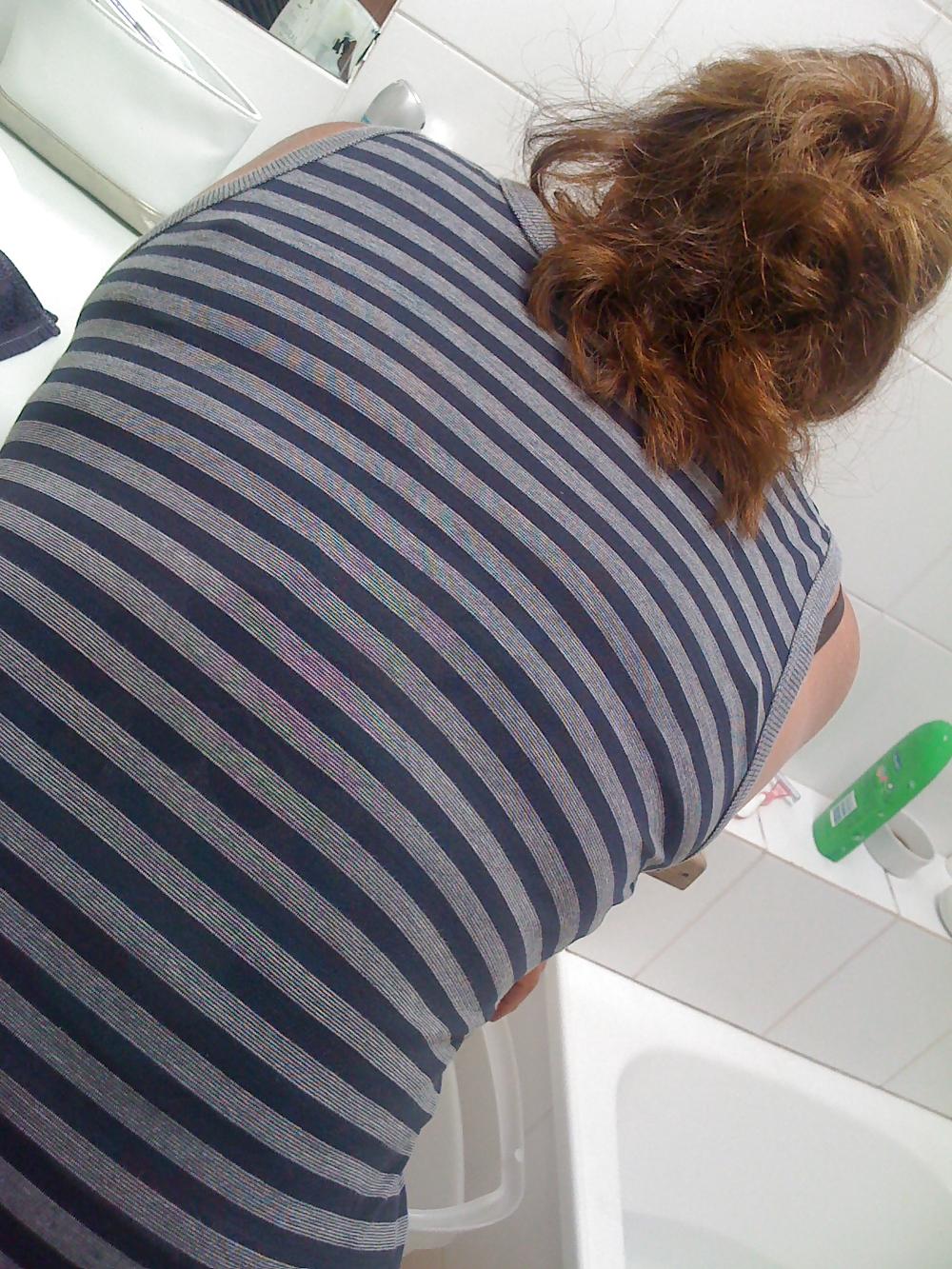 25P Lifting Michelle's tight dress and wanking 