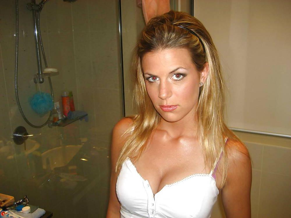 25P Stolen Pics - Brunette with nice Body