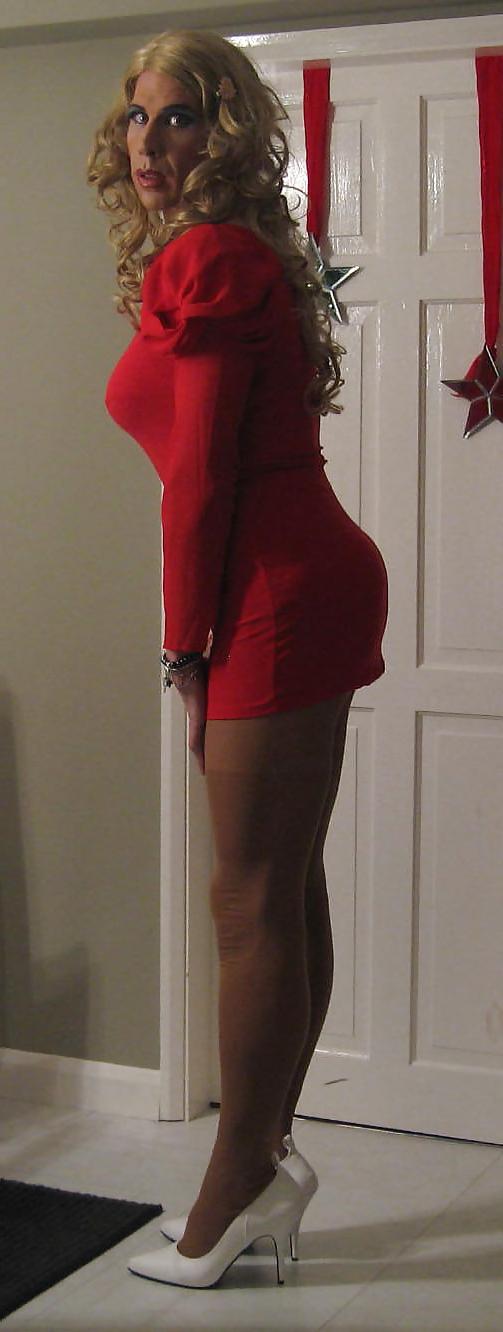 9P Red dress white heels