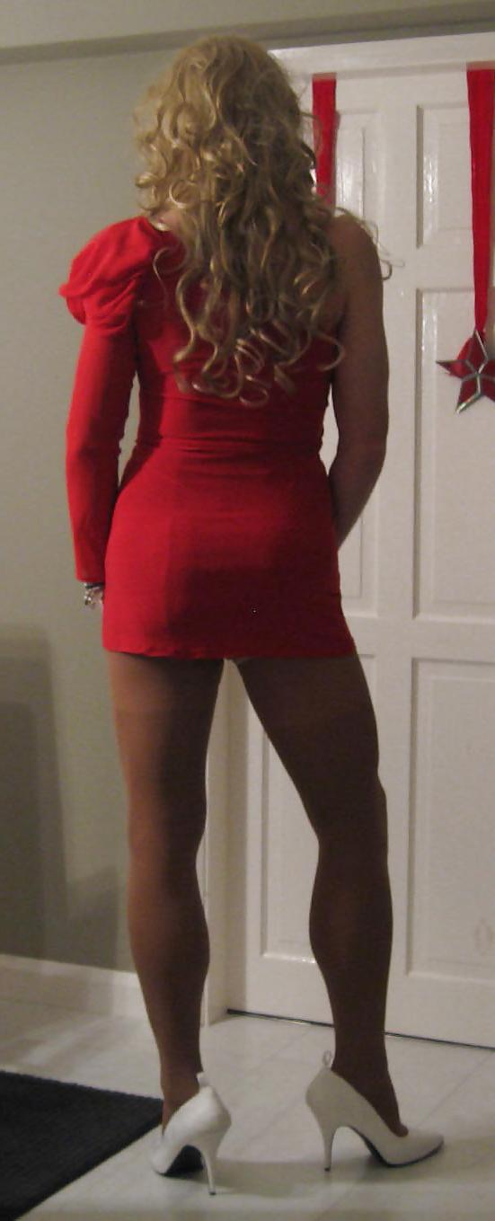 9P Red dress white heels