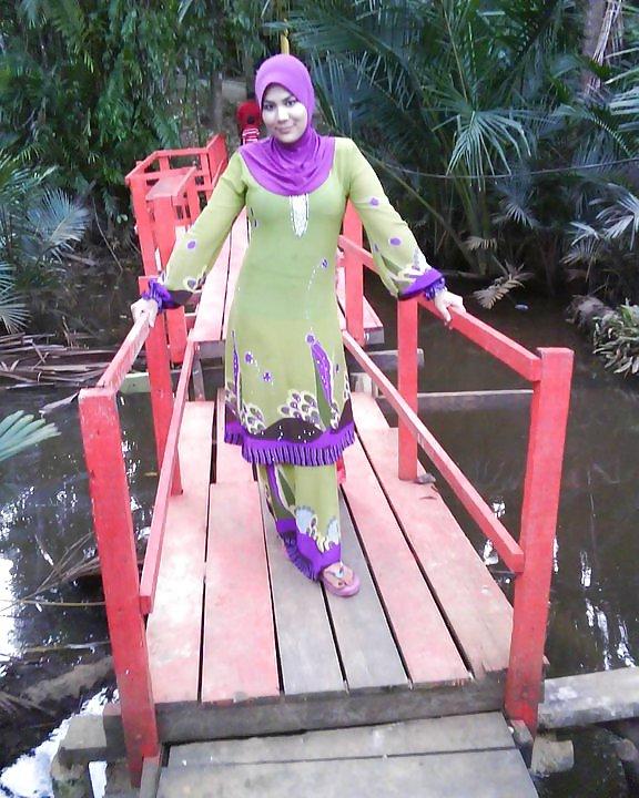 25P Malay akak & Awek