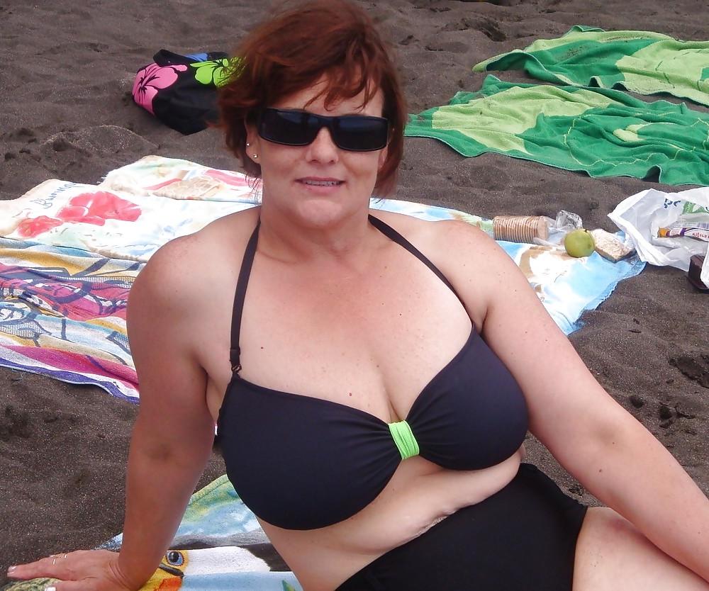 24P Mature women in swimsuite1.