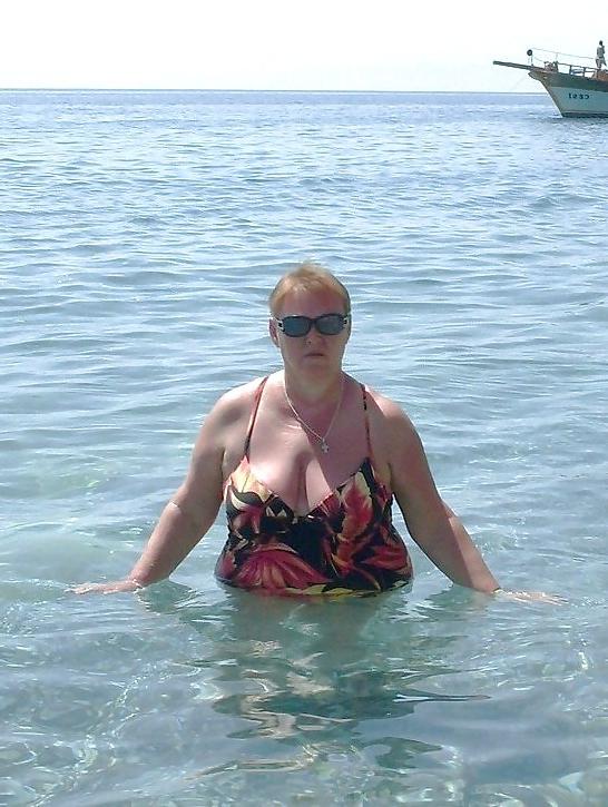 24P Mature women in swimsuite1.