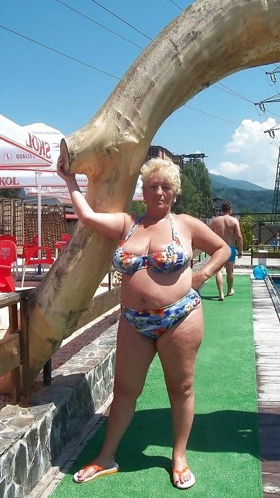 24P Mature women in swimsuite1.