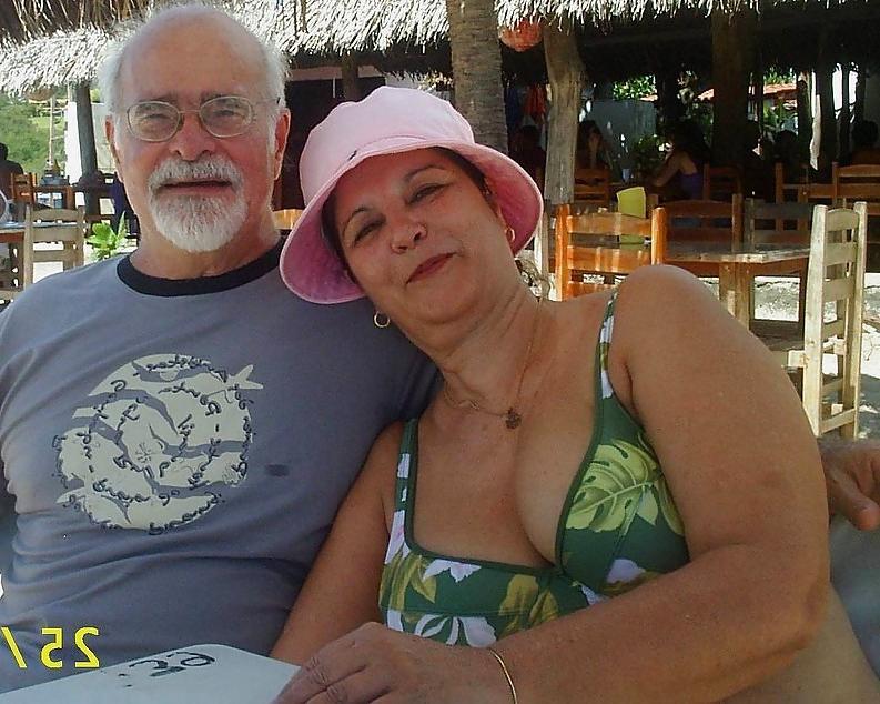 24P Mature women in swimsuite1.