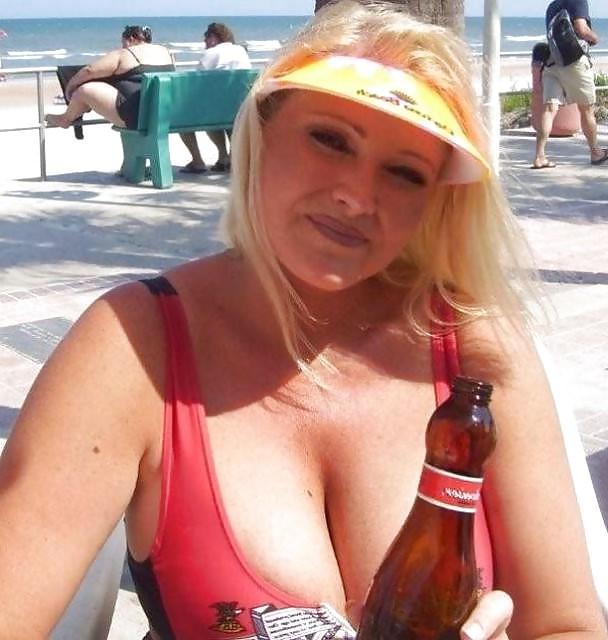 24P Mature women in swimsuite1.