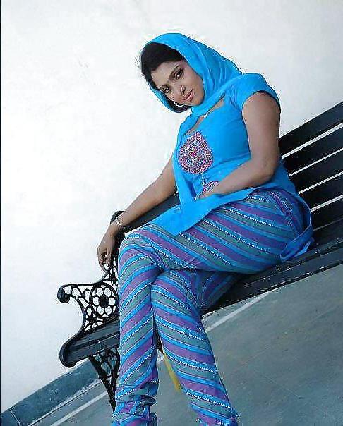 24P Pakistani sexy ladies