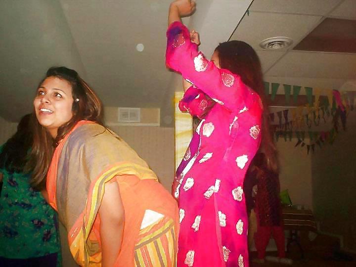 24P Pakistani sexy ladies