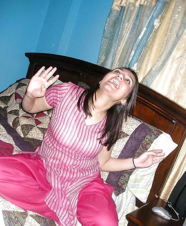 24P Pakistani sexy ladies