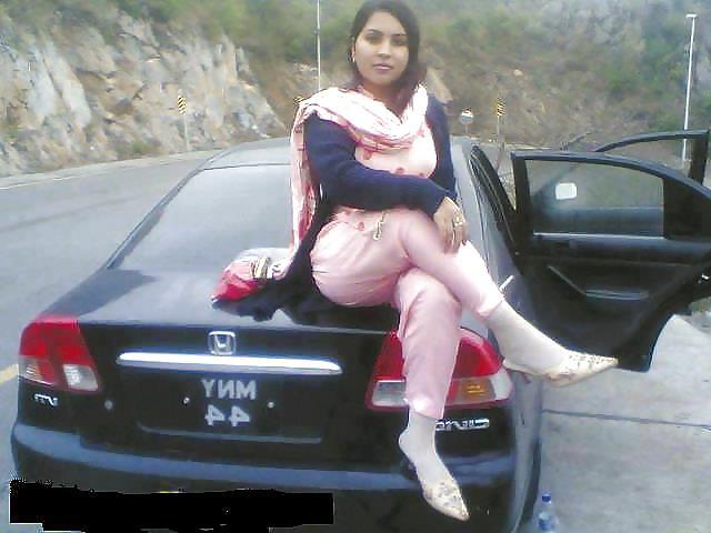 24P Pakistani sexy ladies