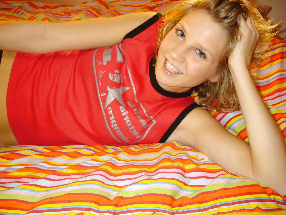 25P Perfect Little Cockteaser Dildo Fun