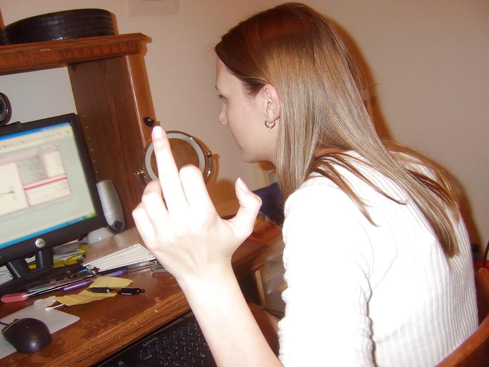 25P Nice Brunet cets all dirty for the camera..:D