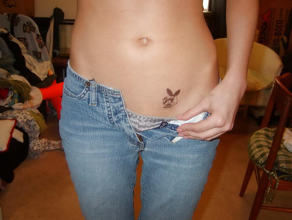 25P Nice Brunet cets all dirty for the camera..:D