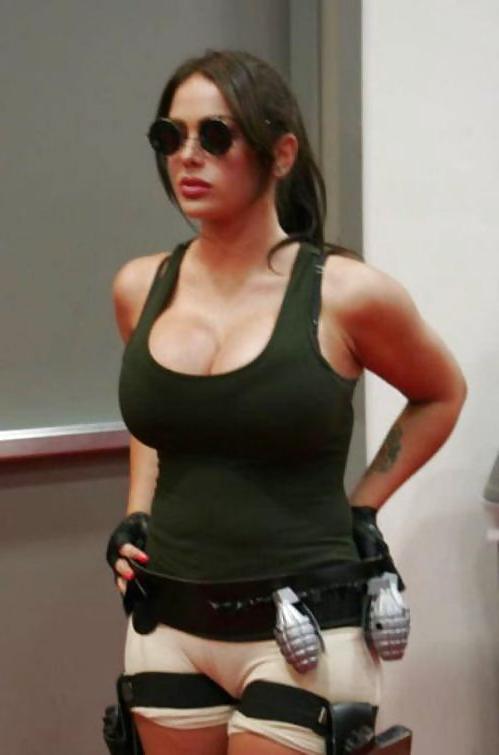 25P Cosplay-Lara Croft