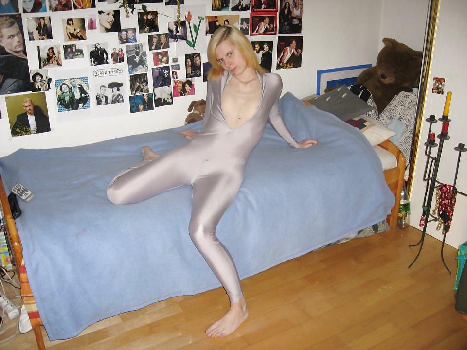 25P Love leotards