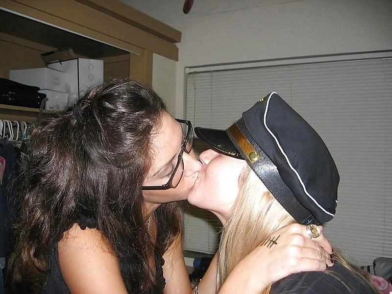 25P Girls kissing girls. Lips and body.