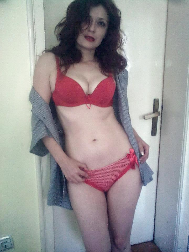 20P Sexy Serbian Girls