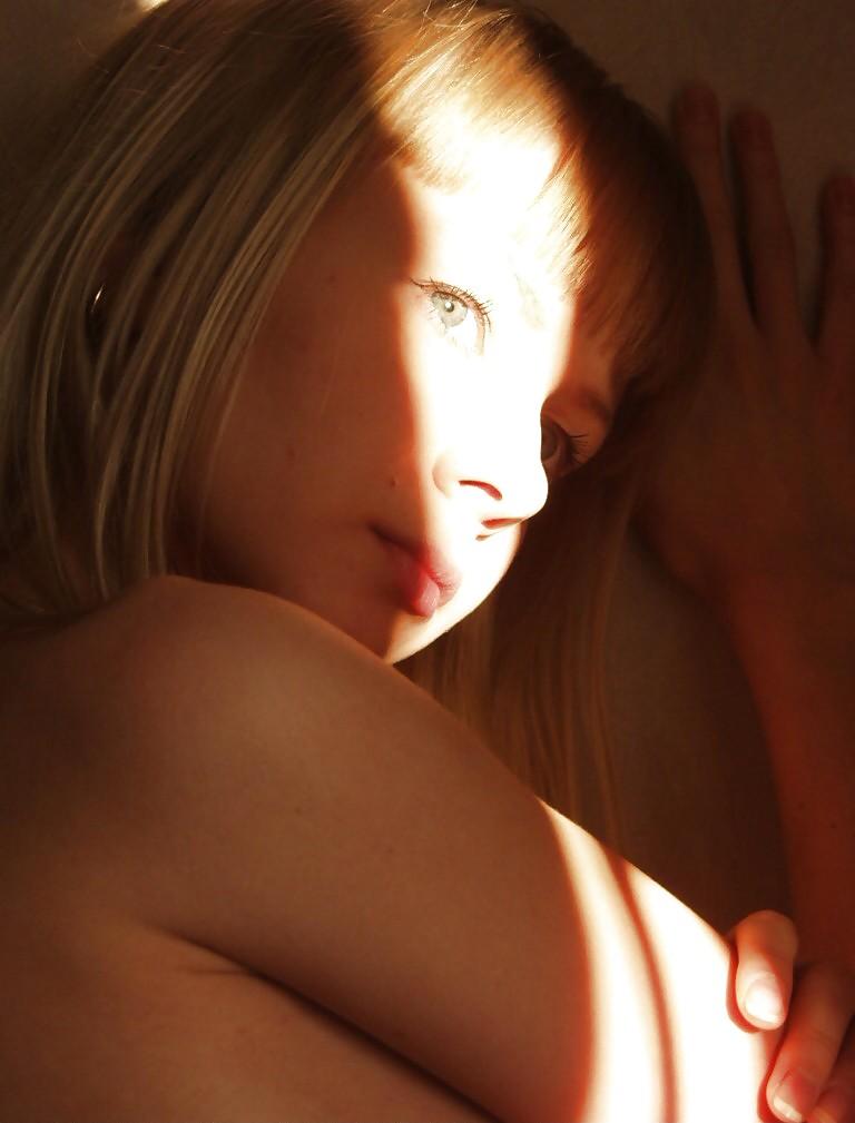 20P Sensual blonde posing