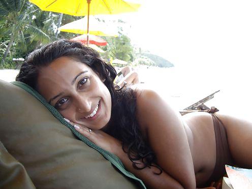 25P Desi girls in swimsuits no3