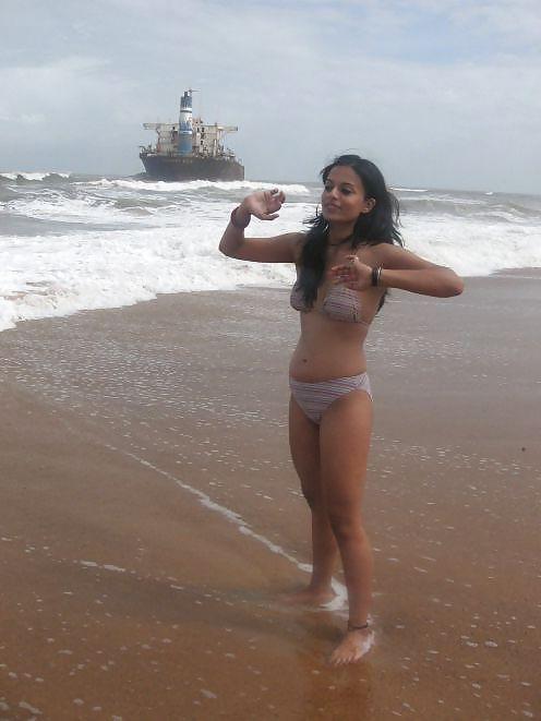 25P Desi girls in swimsuits no3