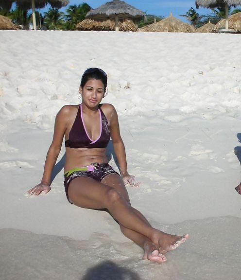 25P Desi girls in swimsuits no3