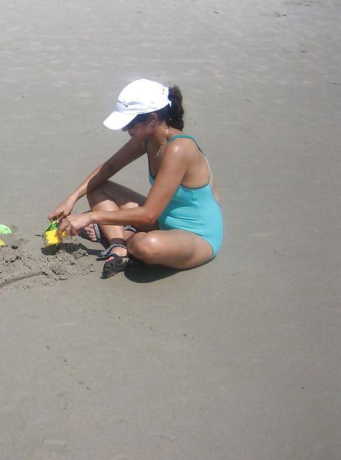 25P Desi girls in swimsuits no3
