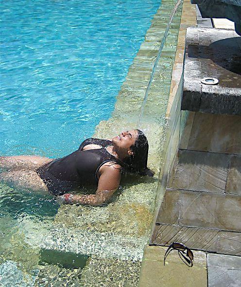 25P Desi girls in swimsuits no3