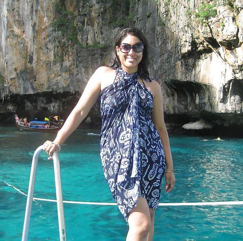 25P Desi girls in swimsuits no3