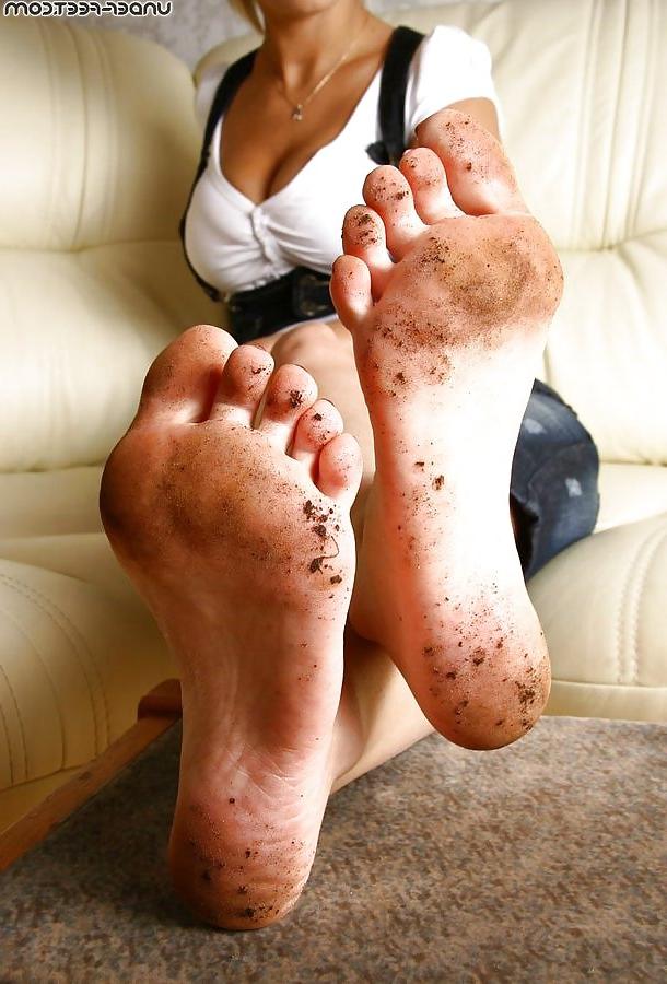 15P Mary and her dirty feet 