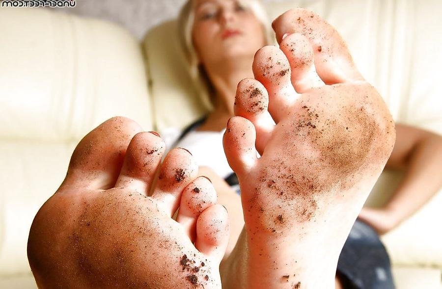 15P Mary and her dirty feet 
