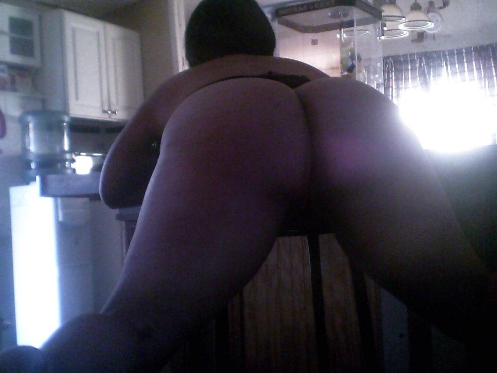 8P I LOVE TO SHOW MY SEXY SEASONED ASS TO MY MANY ADMIRERS
